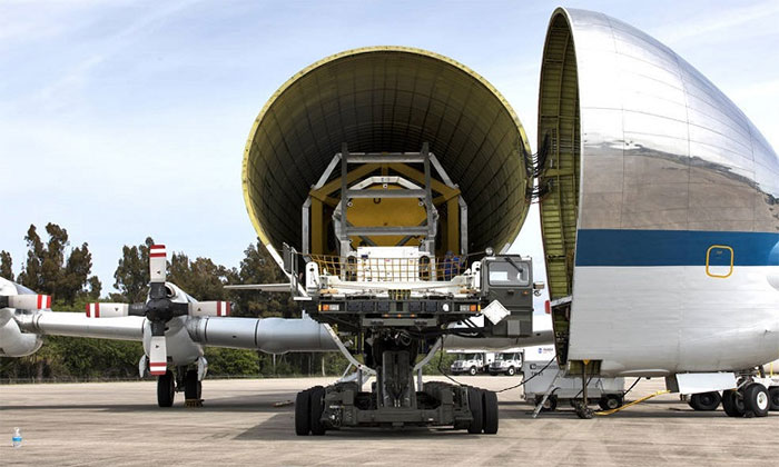''Chim sắt" của NASA chở tàu vũ trụ tới cơ sở thử nghiệm