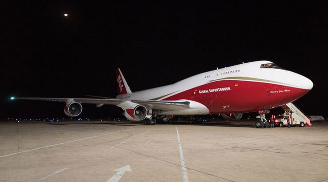 Boeing 747 Supertanker