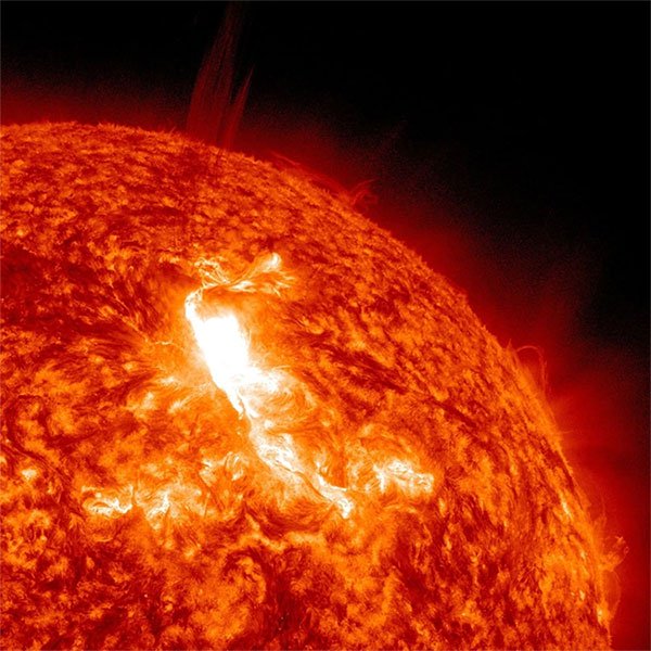 Sự thay đổi cực độ của nhiệt độ giữa khoảng không "lạnh như băng" và sức nóng khủng khiếp của Mặt Trời đặt ra những thách thức chưa từng có.