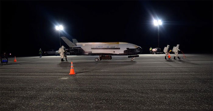 Máy bay bí ẩn X-37B của Mỹ quay lại không gian