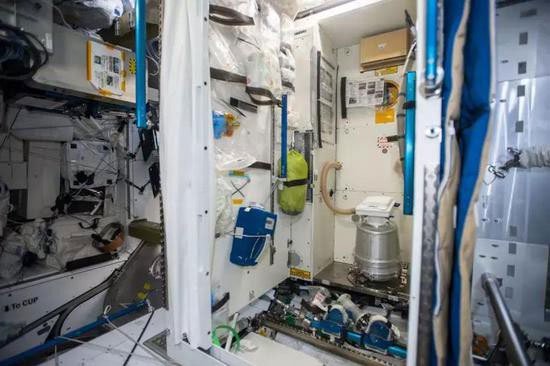 Nhà vệ sinh trên Trạm không gian quốc tế 