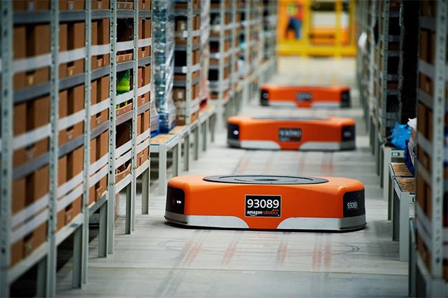Robot ở kho hàng Amazon sử dụng mã QR dưới sàn để định hướng