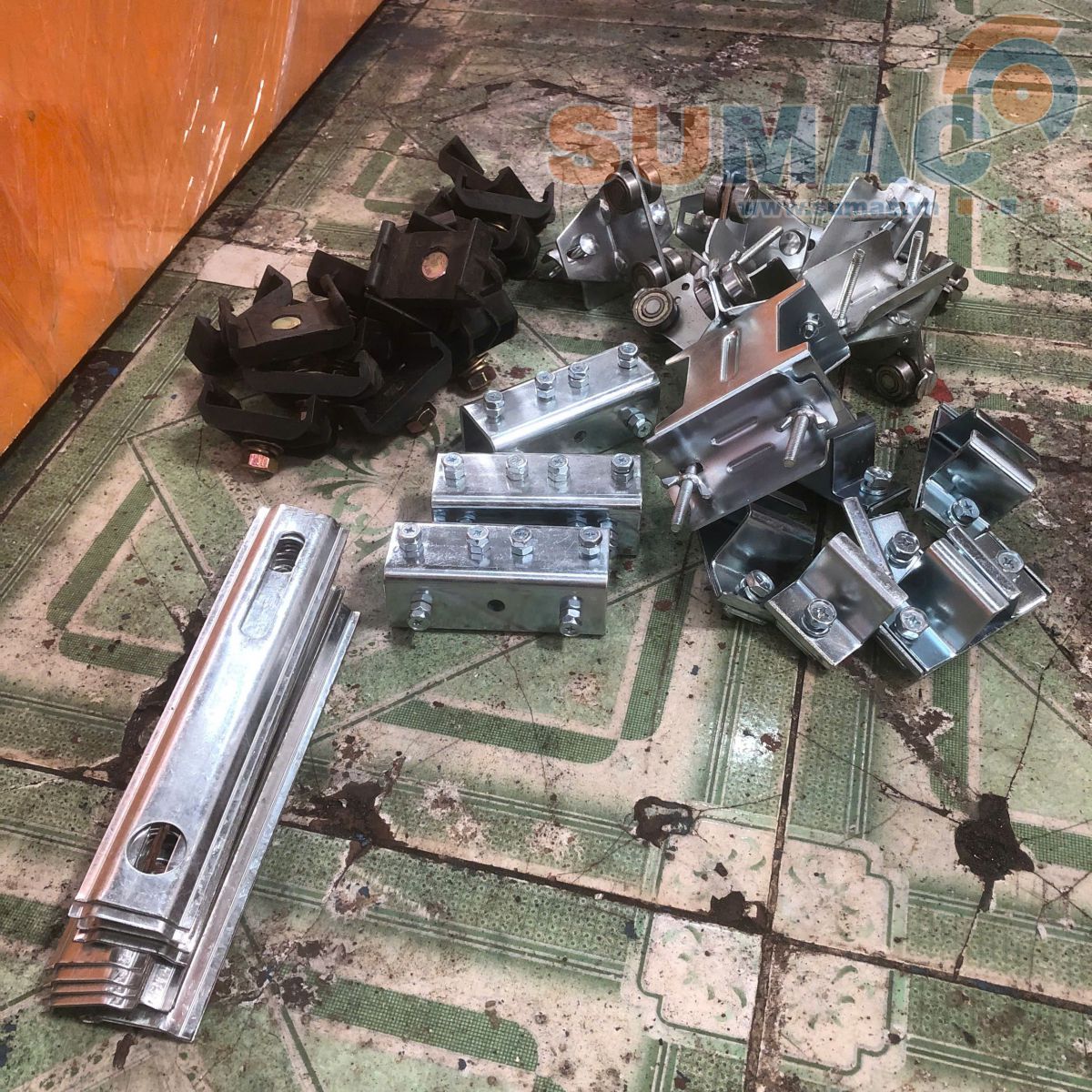phụ kiện treo cáp dẹt