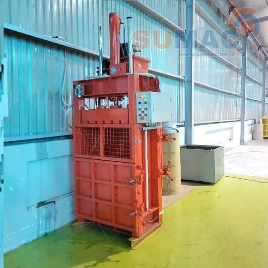 Máy ép giấy phế liệu dạng đứng