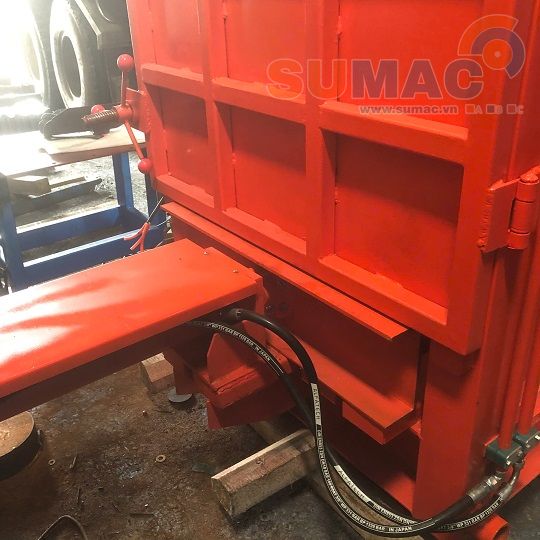 Xi lanh đẩy phôi máy ép kiện 